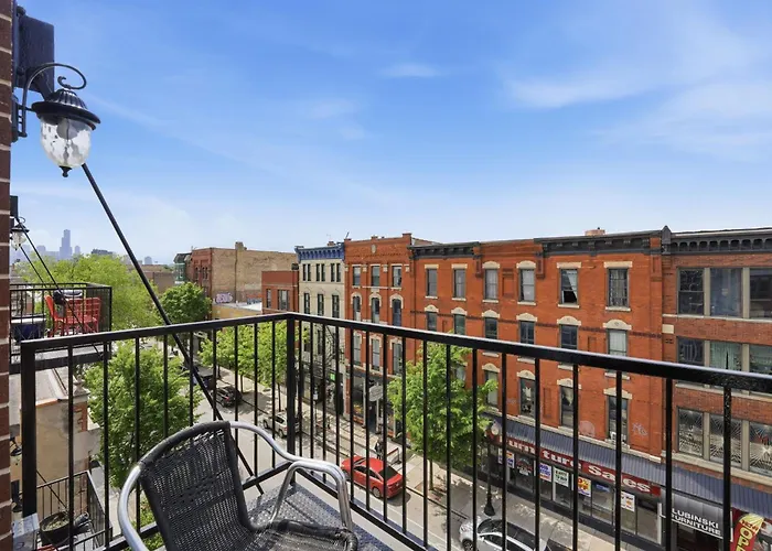Amazing Wicker Park Penthouse With Skyline Views
